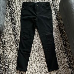 Women’s black leggings